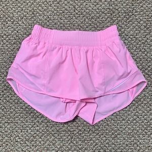 NWOT Lululemon Hotty Hot LR Shorts 2.5" sz4 *Miami Pink